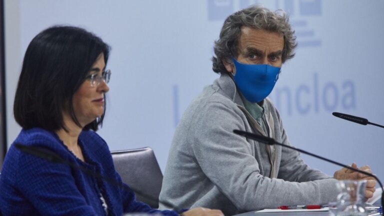 El ministro de Política Territorial y Función Pública, Miquel Iceta, la ministra de Sanidad, Carolina Darias y el director del Centro de Coordinación de Alertas y Emergencias Sanitarias (CCAES), Fernando Simón