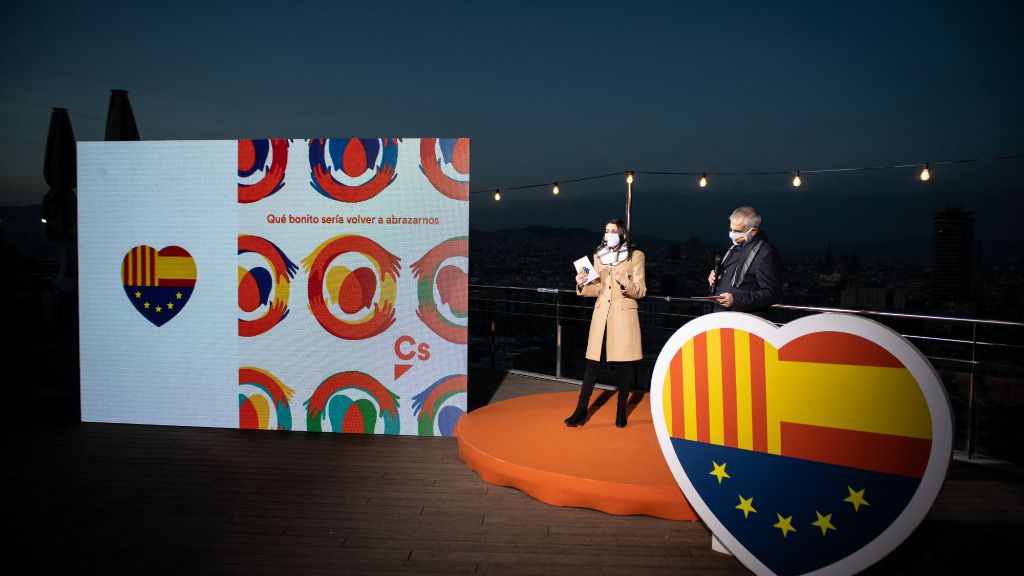 La presidenta de Ciudadanos, Inés Arrimadas y el candidato de Cs a la Presidencia de la Generalitat, Carlos Carrizosa en un acto de la campaña electoral para los comicios del 14 de febrero