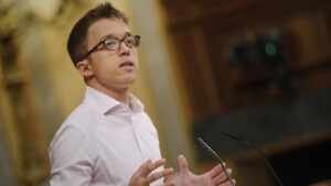 El líder de Más País, Íñigo Errejón, interviene durante una sesión plenaria en el Congreso de los Diputados.