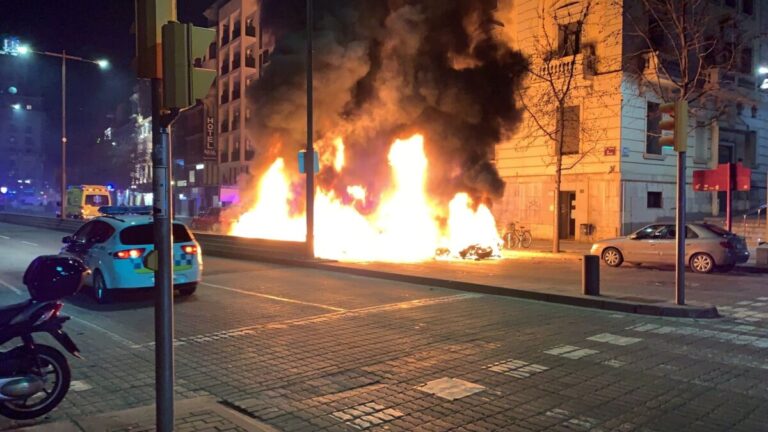 Protesta en Lleida por el encarcelamiento del rapero Pablo Hasel