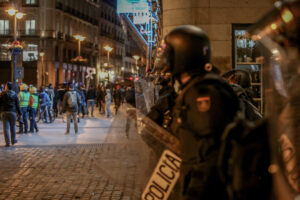 Varios agentes de la Policía Nacional durante una manifestación contra el encarcelamiento del rapero Pablo Hasel en la Puerta del Sol - Autor: Ricardo Rubio - Europa Press