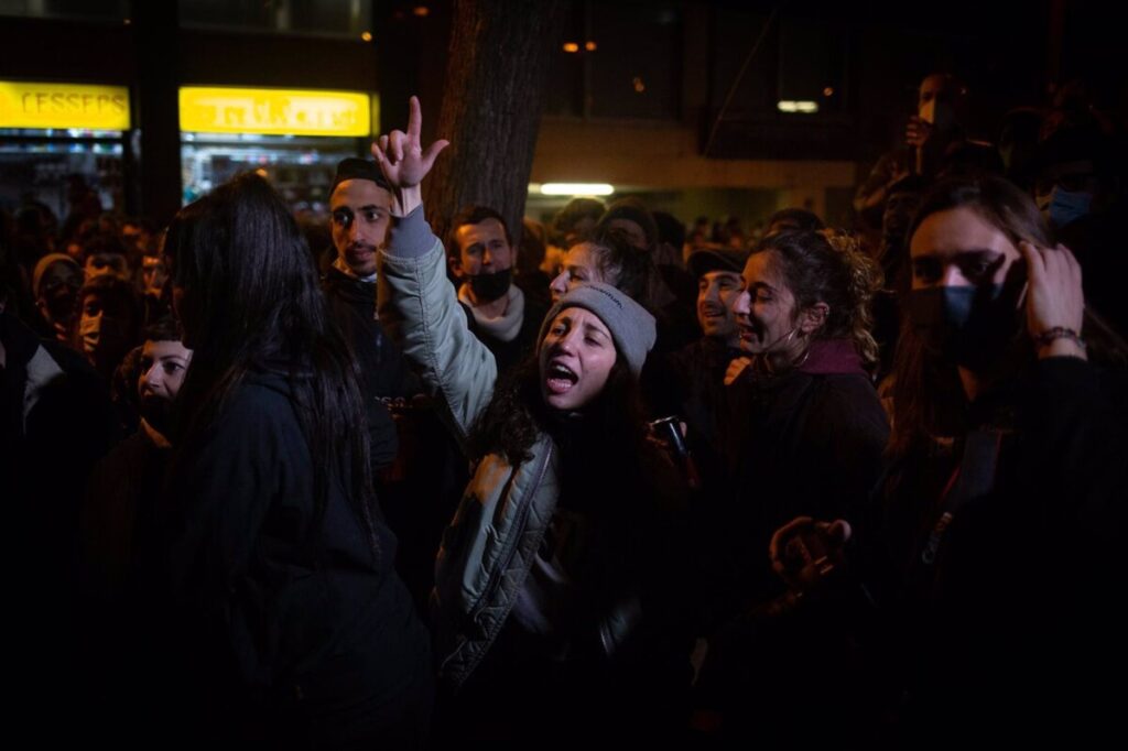 Protestas en Barcelona por la detención e ingreso en prisión del rapero Pablo Hasel por los delitos de enaltecimiento del terrorismo e injurias a la corona - DAVID ZORRAKINO - EUROPA PRESS