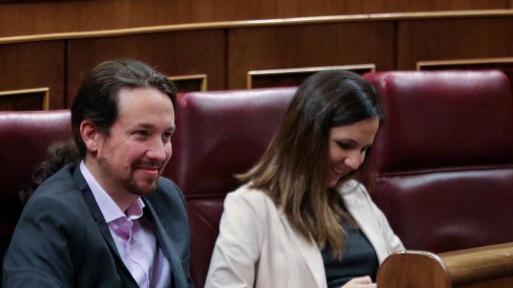 El secretario general de Podemos, Pablo Iglesias, y la portavoz adjunta de Unidas Podemos en el Congreso, Ione Belarra
