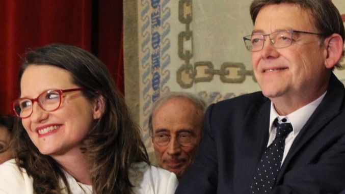 De izquierda a derecha: Mónica Oltra, de Compromís; Ximo Puig, del PSOE; y Rubén Martínez Dalmau, de Podemos, en la firma del Pacto del Botànic II