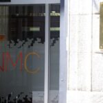 Puerta principal de la Comisi&oacute;n Nacional de los Mercados y la Competencia (CNMC) en Madrid
