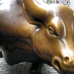 Wall Street cierra a la baja con la mirada puesta en la Fed y Ucrania