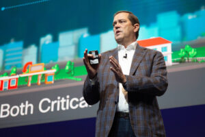 El consejero delegado de Cisco Chuck Robbins