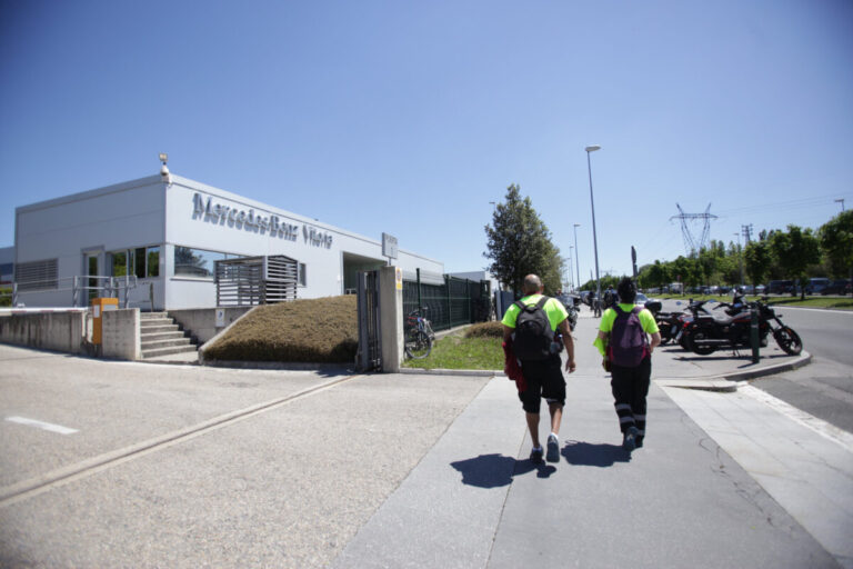 Fachada de la planta de Mercedes-Benz de Vitoria