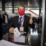El candidato Joan Laporta, votando en la jornada de elecciones presidenciales del FC Barcelona