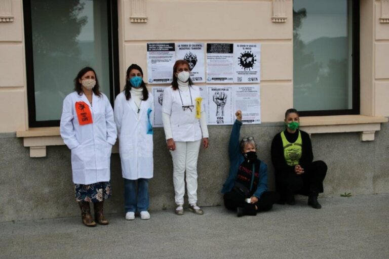 Un grupo de mujeres participan en una de las acciones de Scientist Rebellion