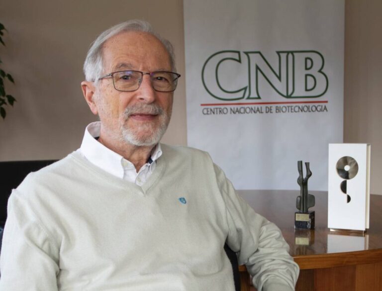El virólogo Luis Enjuanes, en el Centro Nacional de Biotecnología del CSIC. / CNB-CSIC Comunicación