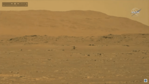 Primera imagen de Ingenuity en vuelo tomada por el 'rover' Perseverance en Marte. / NASA/JPL-Caltech