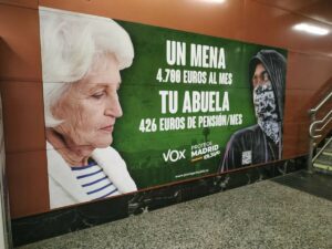 Cartelería electoral de Vox en la estación de tren de Sol - EUROPA PRESS