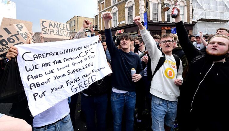 Aficionados del Chelsea protestan contra la Superliga