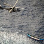 El helicóptero del SAR de Ejército del Aire procede al rescate de los únicos supervivientes del cayuco - EJÉRCITO DEL AIRE