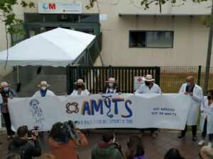 Reivindicación del sindicato Amyts ante un centro de salud.