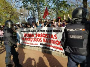 Protesta en Vallecas previa al acto de campaña de Vox