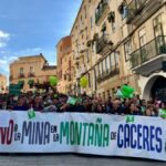 Manifestación (anterior a la pandemia) en defensa de la Montaña de Cáceres. / Salvemos la Montaña