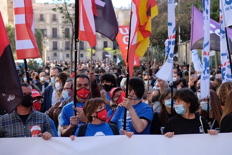 Trabajadores se movilizan contra el ERE de BBVA. - CCOO