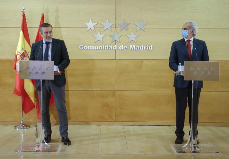 Los consejeros de la Comunidad de Madrid Enrique López y Enrique Ruiz Escudero.
