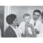 Campaña de vacunación masiva contra la poliomielitis en León, en mayo de 1963. / © Cedida por Rafael Nájera