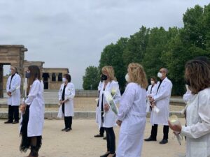 Homenaje en el Templo de Debod a los médicos fallecidos por la Covid-19 - EUROPA PRESS