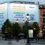 Lona que Danone ha desplegado en la plaza de Ópera de Madrid con motivo de la iniciativa '#NutriendoLaDiversidad’