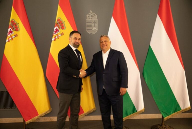 El presidente de Vox, Santiago Abascal, y el primer ministro húngaro, Viktor Orbán. - VOX - Archivo