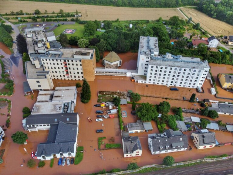 Vista aérea de una zona de Renania del Norte-Westfalia afectada por las inundaciones - Sebastian Schmitt/dpa