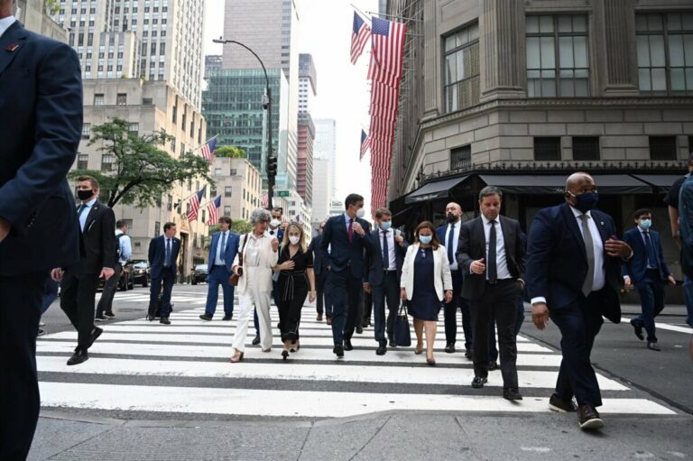 El presidente del Gobierno, Pedro Sánchez, durante un paseo en su viaje a Nueva York. - MONCLOA
