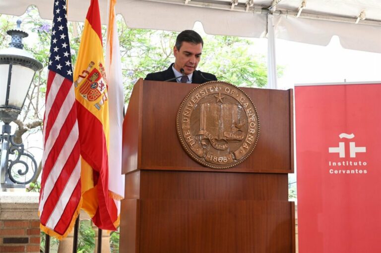 El presidente del Gobierno, Pedro Sánchez, en la UCLA - POOL MONCLOA/BORJA PUIG DE LA BELLACASA