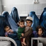 Archivo - Mujeres afganas con sus hijos en un hospital de MSF en Lashkar Gah. - KADIR VAN LOHUIZEN/MSF - Archivo