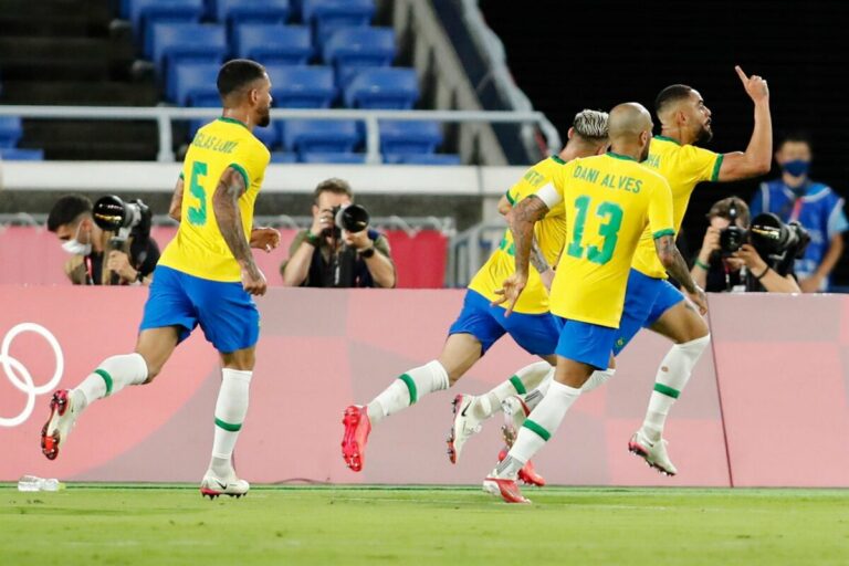 Los jugadores de Brasil celebran el 0-1 de Cunha en la final ante España de los Juegos Olímpicos de Tokio - Rodrigo Reyes Marin/ZUMA Press W / DPA