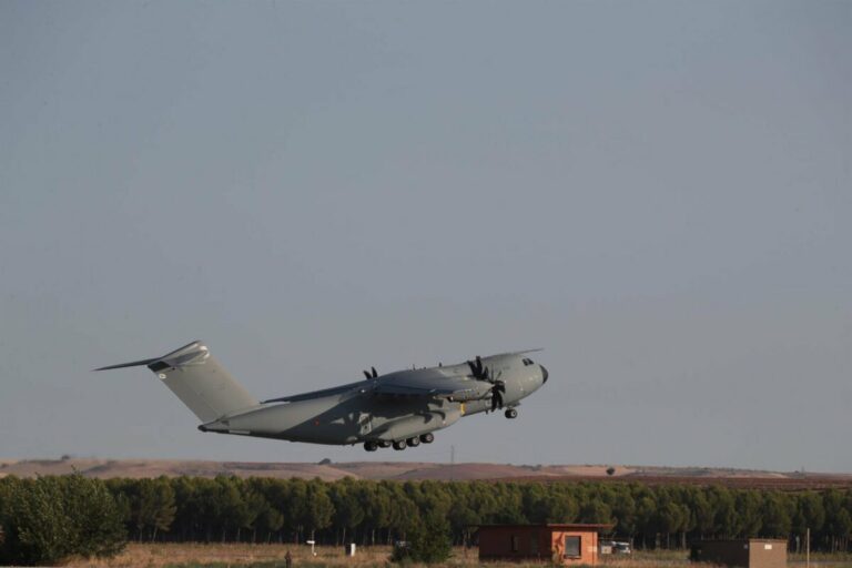 El avión A400M de las fuerzas armadas españolas, despega de Dubái a Kabul para evacuar a los españoles y colaboradores en Afganistán