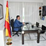 Pedro Sánchez, en videoconferencia con los ministros Albares y Robles - MONCLOA