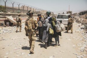 Militares italianos en el aeropuerto de Kabul - SSGT. VICTOR MANCILLA/U.S. MARIN / ZUMA PRESS / CO