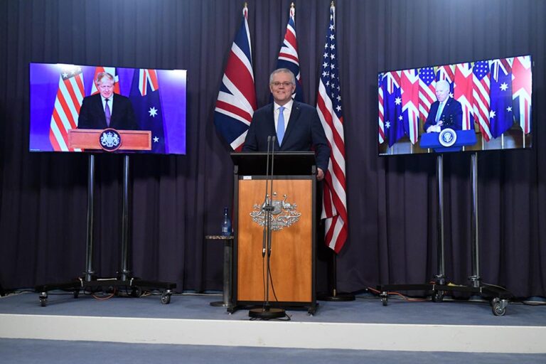 El primer ministro birtánico, Boris Johnson, su homólogo australiano, Scott Morrison, y el presidente de Estados Unidos, Joe Biden, durante la presentación del acuerdo trilateral AUKUS - AAPIMAGE / DPA