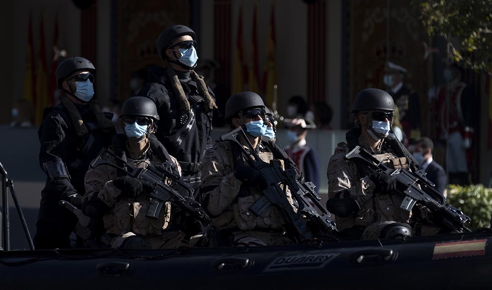 Militares durante el desfile militar en el Día de la Fiesta Nacional - Eduardo Parra - Europa Press