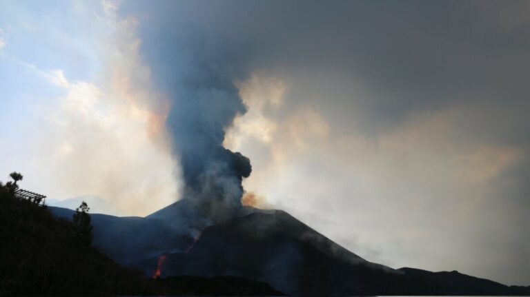 Imagen del volcán de La Palma cuando se cumplen 24 días de la erupción - INVOLCAN