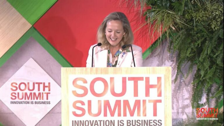 La vicepresidenta primera y ministra de Asuntos Económicos, Nadia Calviño, en su intervención en South Summit. - SOUTH SUMMIT