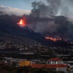 Una de las bocas eruptivas del volcán de Cumbre Vieja - Kike Rincón - Europa Press