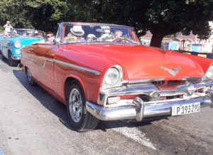 Coches clásicos en La Habana