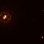 La flecha señala el planeta gigante b Centauri b descubierto orbitando alrededor de la estrella doble b Centauri (arriba a la izquierda). / ESO/Janson et al.