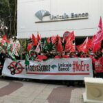 Concentración contra los despidos de Unicaja Banco ante la sede del banco en Málaga, el 16 de noviembre de 2021. - UGT