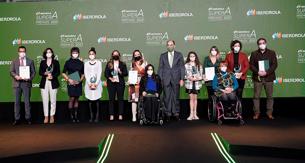 Foto de familia de los proyectos premiados en los Premios Iberdrola SuperA - IBEDROLA