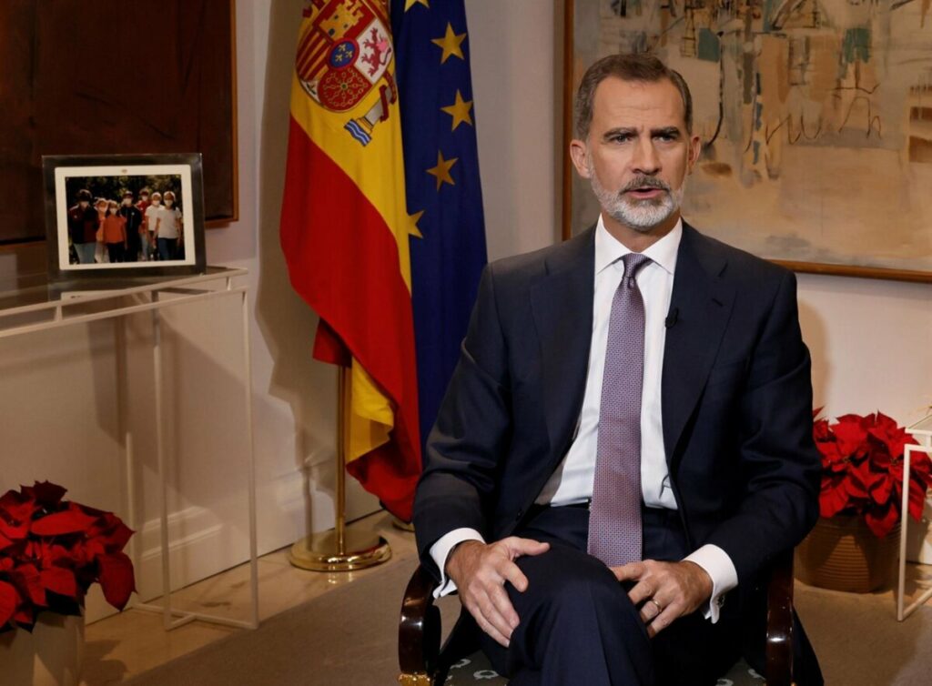 El Rey Felipe VI ofrece su tradicional discurso de Nochebuena desde el Palacio de la Zarzuela, a 24 de diciembre de 2021, en Madrid (España). - POOL