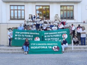 Organizaciones de vecinos reclaman una moratoria de los proyectos de nuevas macrogranjas y a las ampliaciones de las actuales. - STOP GANADERÍA INDUSTRIAL