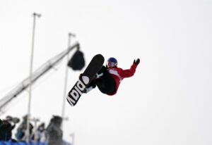 La 'rider' española Queralt Castellet compitiendo en el 'halfpipe' de los Juegos Olimpicos de Invierno de Pekín 2022 - COE