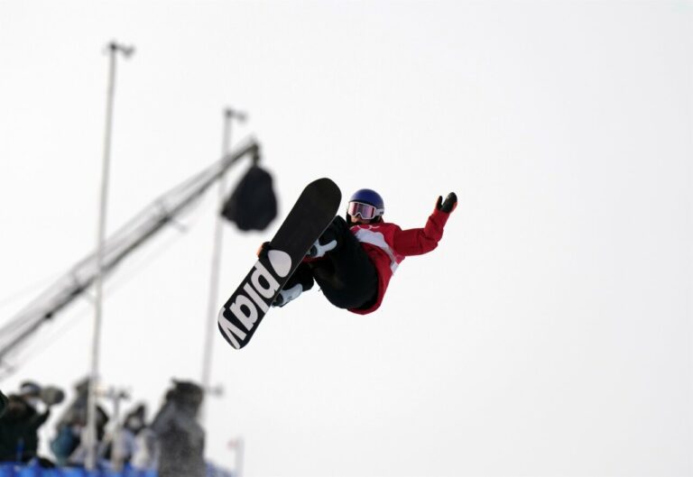 La 'rider' española Queralt Castellet compitiendo en el 'halfpipe' de los Juegos Olimpicos de Invierno de Pekín 2022 - COE