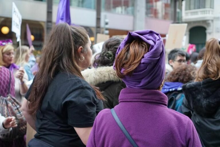 Feministas manifestándose en Madrid por el 8-M | Foto: Servimedia